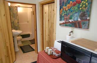 Private Bath & Entry Alcove